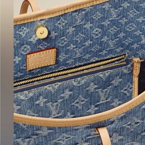 Rare Louis Vuitton Blue and Yellow Women's authentic, just a pouch(without purse